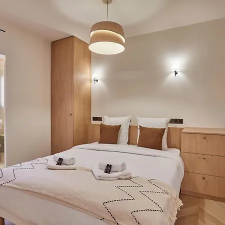 Superb Ac Center Of Le Marais Parigi
