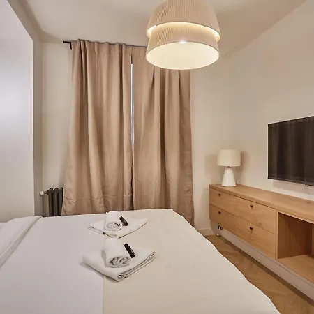 Superb Ac Center Of Le Marais