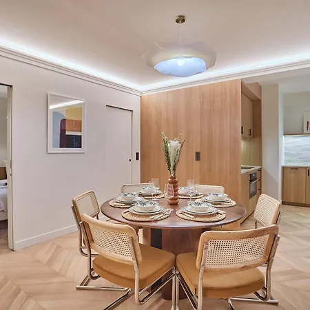 Superb Ac Center Of Le Marais