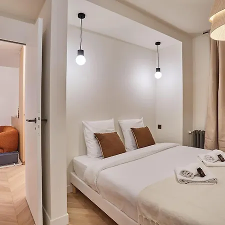 Superb Ac Center Of Le Marais