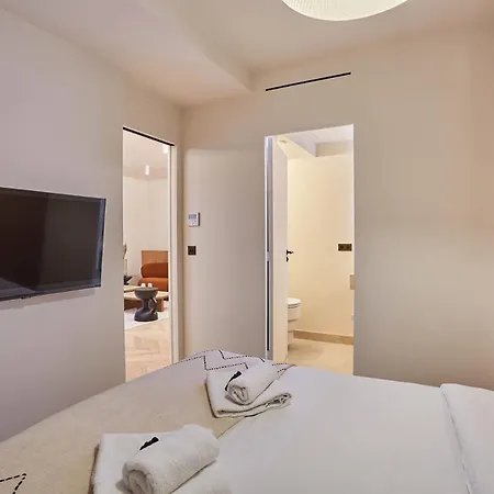 Superb Ac Center Of Le Marais *