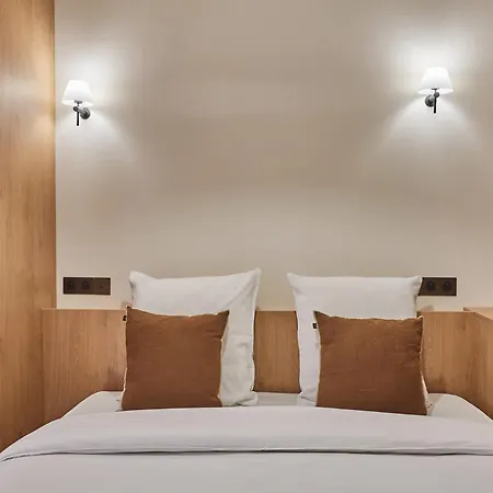 Superb Ac Center Of Le Marais